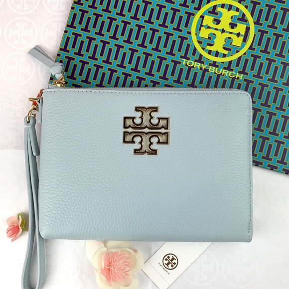 Tory Burch Handbags - ✨Tory Burch Britten Large Zip Pouch Wristlet